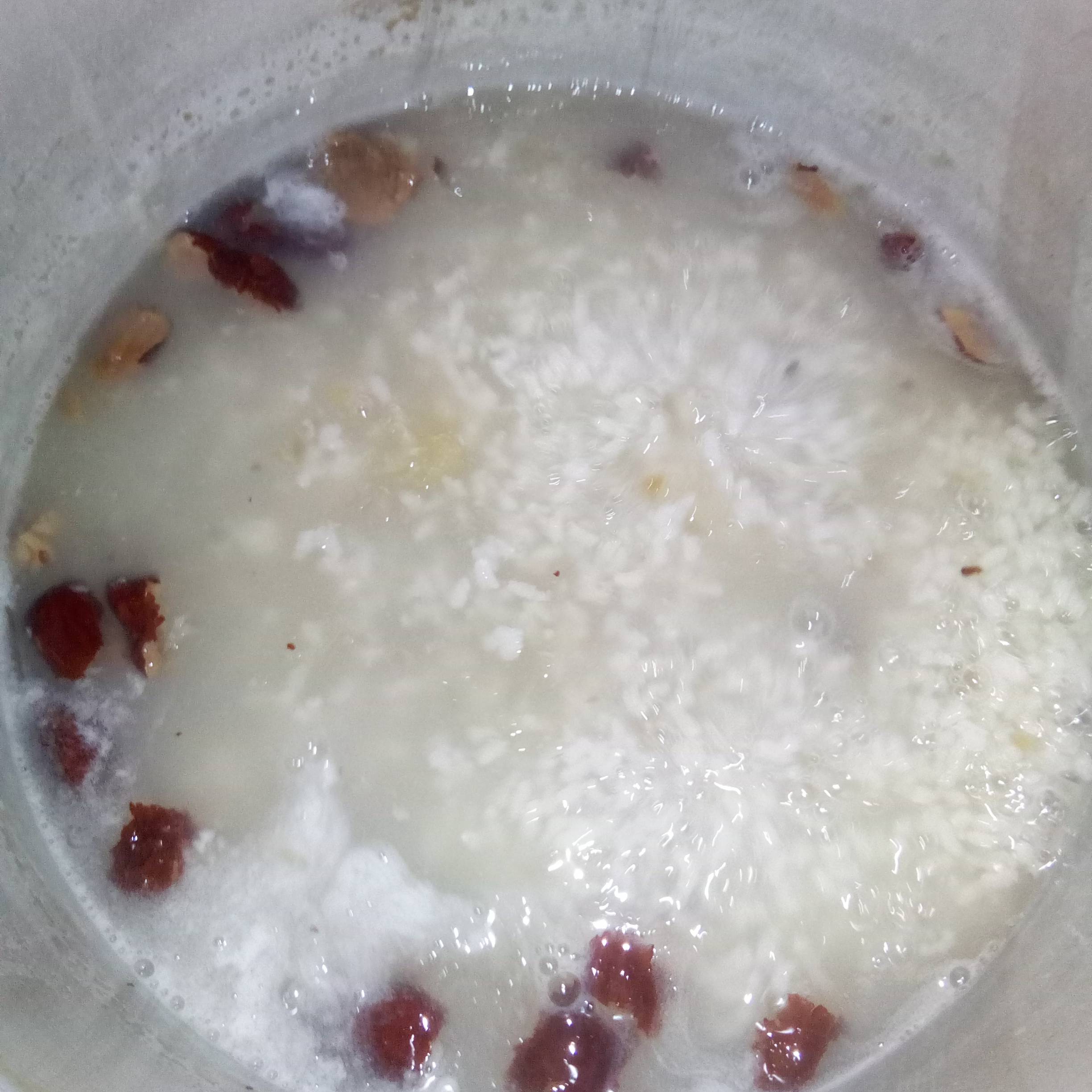 White Fungus, Red Dates, Wolfberry Porridge recipe