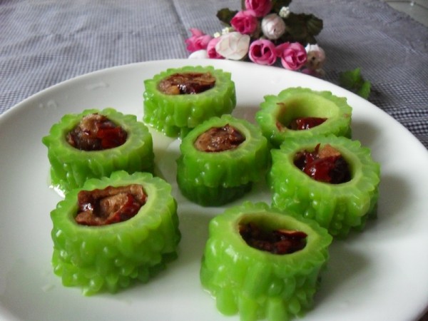 Stuffed Bitter Gourd with Red Dates recipe