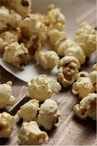 Butter Popcorn~a Must-have Food for Home Theater recipe