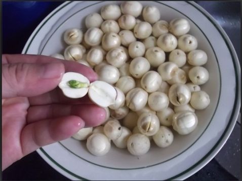 Lotus Seeds and Lilies in Clay Pot recipe