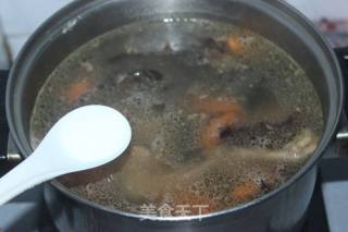 #家常下饭菜# Fungus Carrot Pigeon Soup recipe