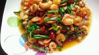 Stir-fried River Prawns with Red Pepper and Chives recipe