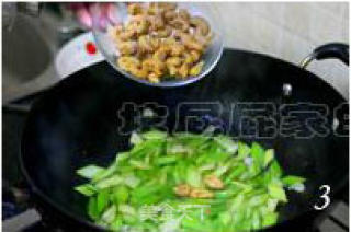 Stir-fried Lily with Cashew Nuts and Celery recipe