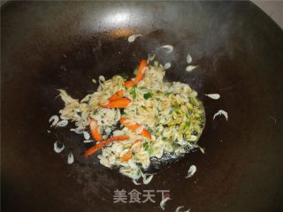 Stir-fried Green Peppers with Shrimp Skins recipe