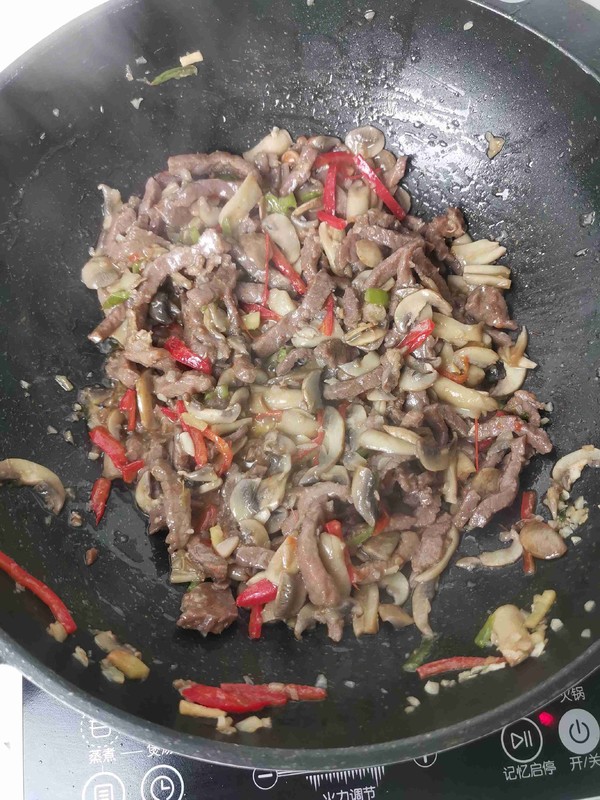 Stir-fried Beef with Fresh Mushrooms-premium Reduced Fat Meal recipe