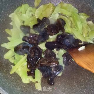 Scrambled Eggs with Lettuce and Fungus recipe