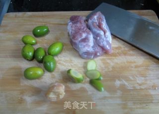 Lean Pork with Green Olives recipe