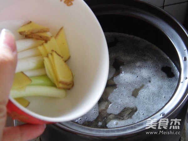 Milky White Winter Melon Pork Rib Soup recipe