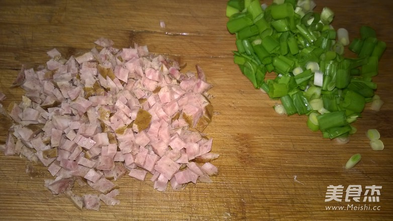 Fried Rice with Scallion and Red Intestine recipe