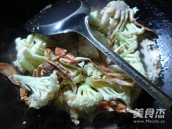 Stir Fried Crab with Cauliflower recipe