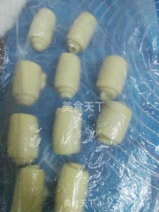 Egg Yolk Pastry ~ Detailed Process of Kneading The Oily Crust by Hand recipe