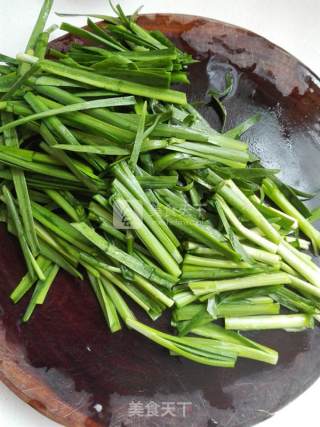 Stir-fried Sea Intestine with Leek recipe