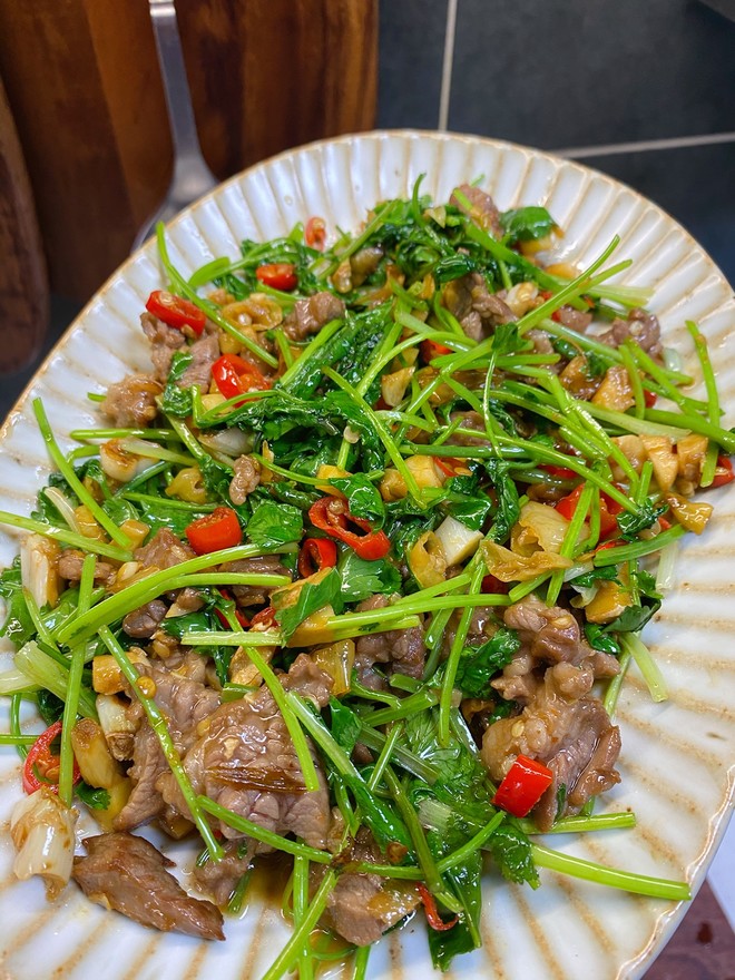 Stir-fried Yellow Beef, Tender and Fragrant! It's So Delicious, It's A Rice Killer! recipe