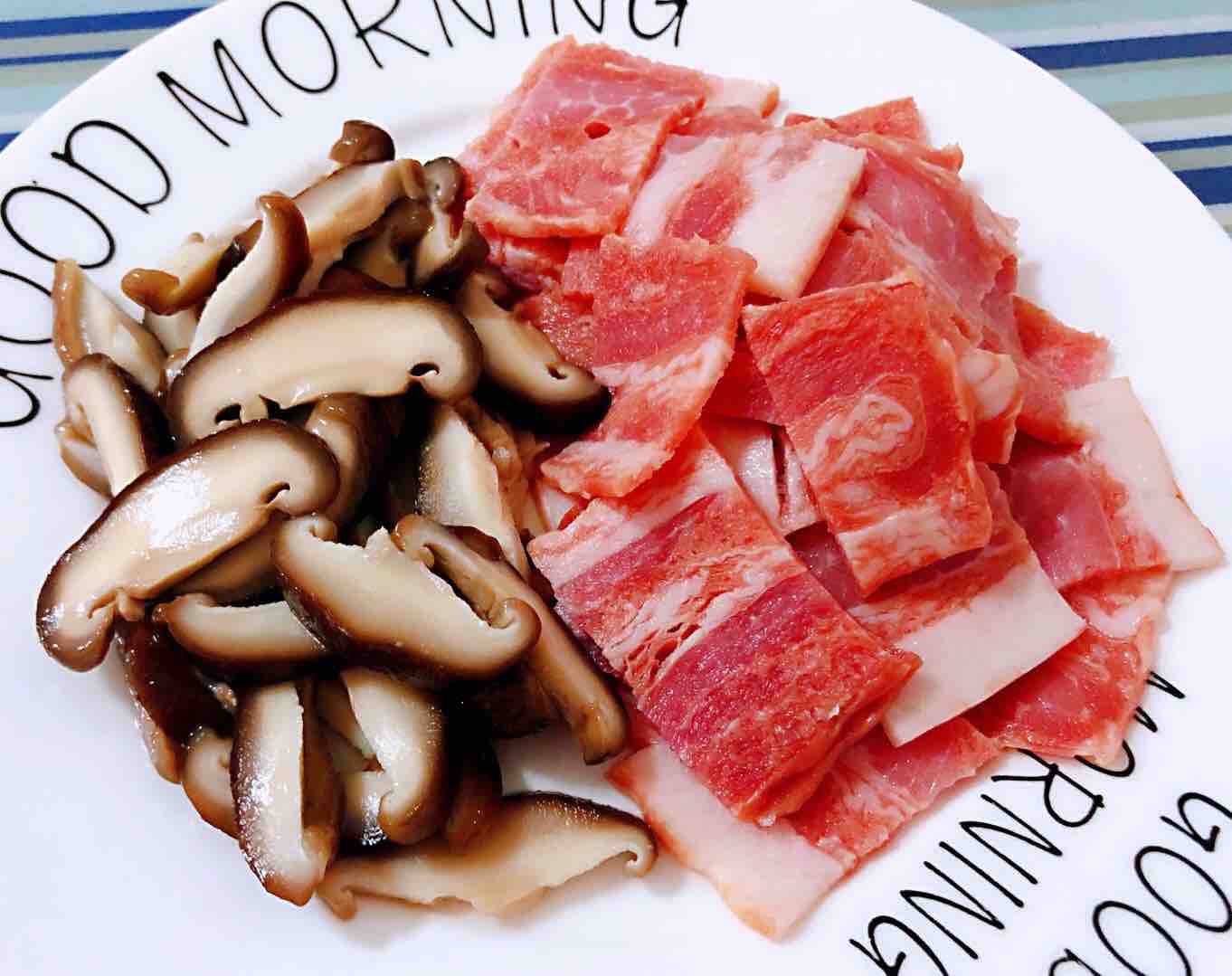 Spaghetti with Creamy Bacon and Shiitake Mushrooms recipe