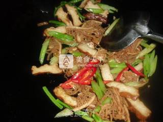 Stir-fried Beef Tripe with Celery Sauce recipe