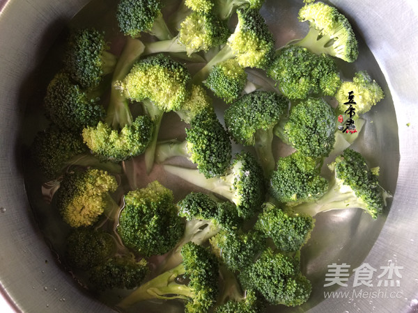 Splashing Broccoli recipe