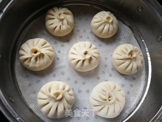 Spring Delicacy: Spicy Sophora Pork Bun recipe