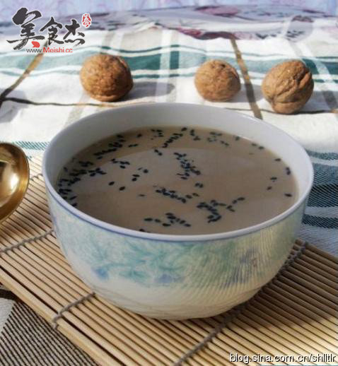 Peach Kernel Black Sesame Wolfberry Soy Milk recipe