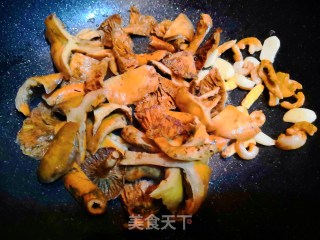 Tasty Wild Pine Mushroom Tofu Pork Soup recipe