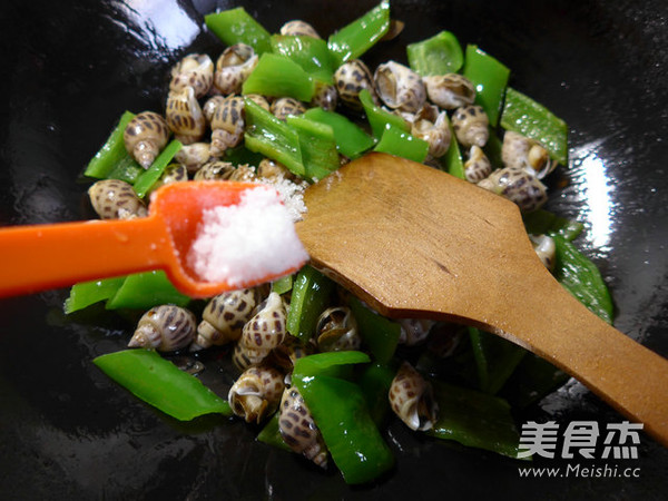 Stir-fried Snails with Hot Pepper recipe