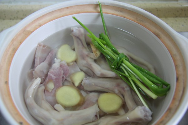 Duck Feet, King Pleurotus and Clam Soup recipe