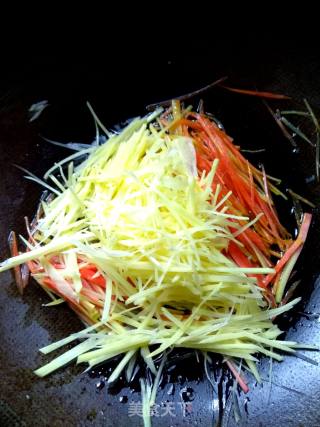 Vegetarian Fried Carrot and Potato Shreds recipe