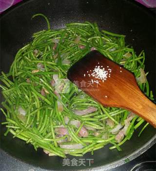 Stir-fried Bacon with Artemisia recipe