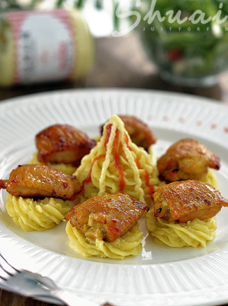 Salad Curry Chicken Wings with Mashed Potatoes recipe