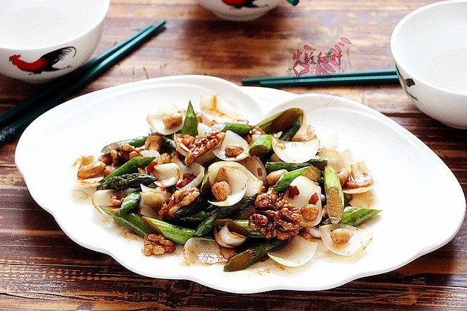 Stir-fried Asparagus with Nut Lily recipe