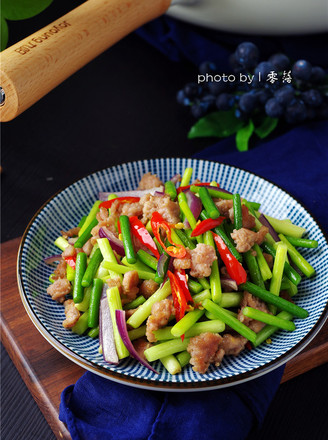 Stir-fried Pork with Garlic Sprouts recipe