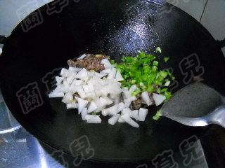 Soak Radish and Stir-fried Pigeon Gizzards recipe