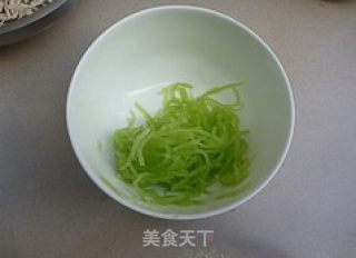 Ginger-flavored Bamboo Shoots Mixed with Shredded Chicken recipe