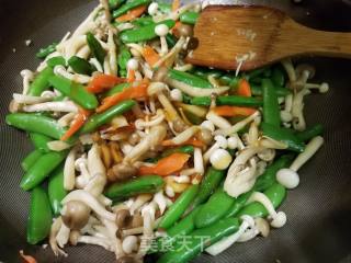 Stir-fried Double Mushrooms with Sweet Beans recipe