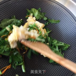 Fried Goose Eggs with Bitter Chrysanthemum recipe