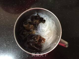 #春食野菜香#chilled Black Fungus Vermicelli Medlar Seedlings recipe