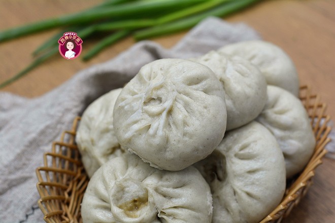 Steamed Bun with Beef and White Barley recipe