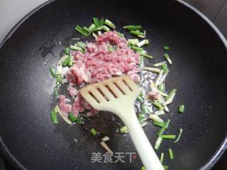 Stir-fried Shredded Pork with Edamame and Fungus recipe