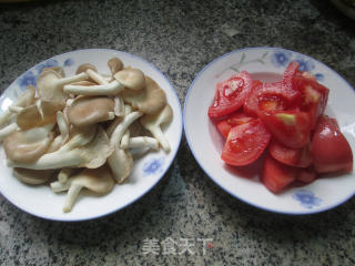 Stir-fried Tomato with Xiuzhen Mushroom recipe