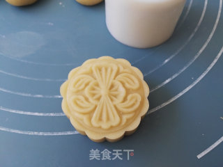 #新良第一节烤大赛# Cantonese-style Lotus Seed Paste Moon Cake recipe