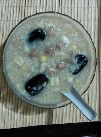 Peanuts, Lotus Seeds, Red Dates and Mixed Grains Porridge