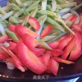 Stir-fried Fungus with Celery and Radish recipe