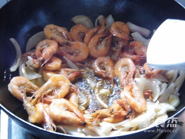 Stir-fried Shrimp with Onion recipe
