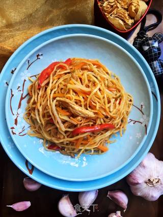 Fried Noodles with Shredded Pork and Cumin recipe