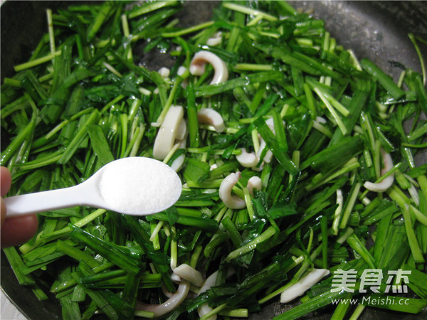 Fried Squid with Chives recipe