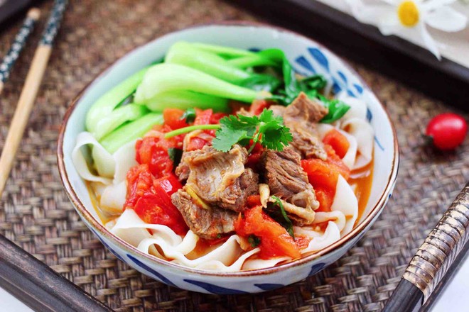 Beef Noodles with Tomato and Vegetables recipe