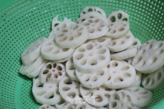 Fried Lotus Root Tongs with Hometown Characteristics recipe