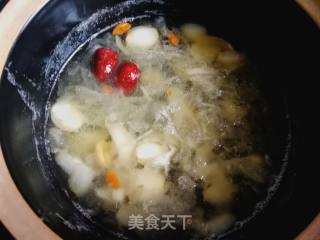 Red Date Lily Tremella Soup recipe