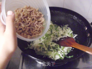 Fried Noodles with Rice and White Pork recipe