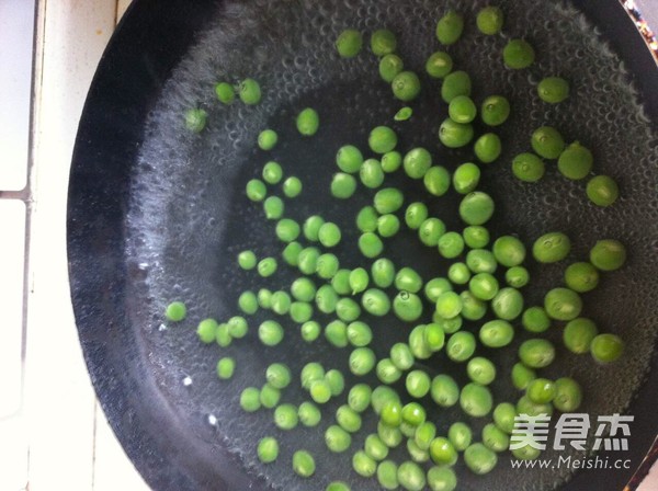 Fried Shrimp with Peas recipe