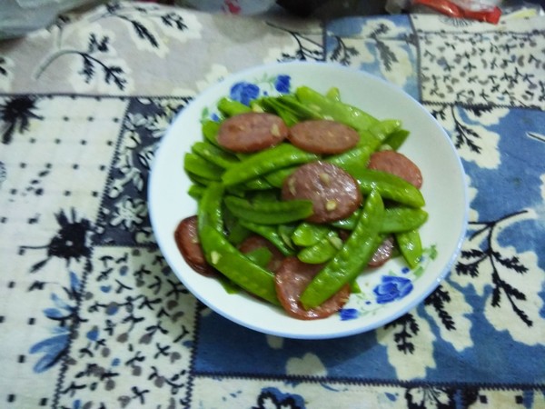 Stir-fried Snow Peas with Sausage recipe